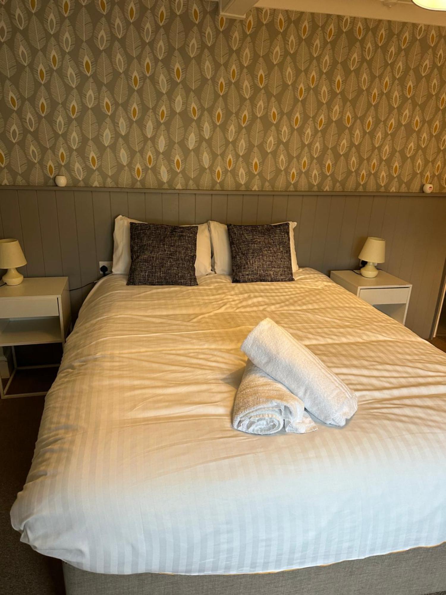 Отель The Kings Head Chacewater Экстерьер фото