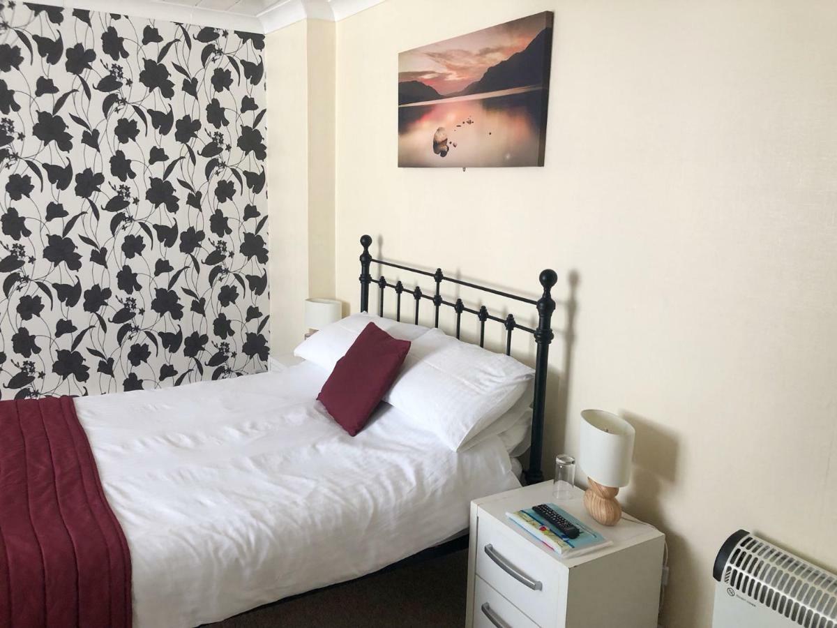 Отель The Kings Head Chacewater Экстерьер фото
